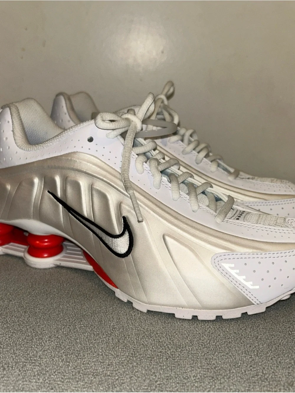 Nike Shox R4 (GS) Sneakers Kids size 5.5 Y Youth CW2626-102